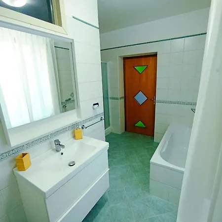 Domus Carucci Apartment *